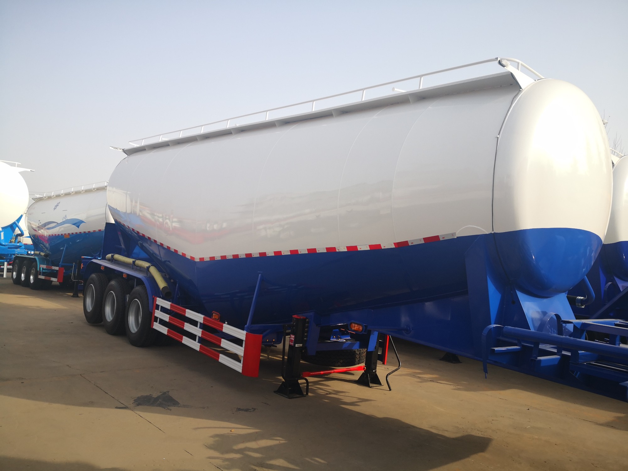 Direct sale best selling Three Axle 40ton bulk cement tanker semi trailer cement carrier truck trailer for sale