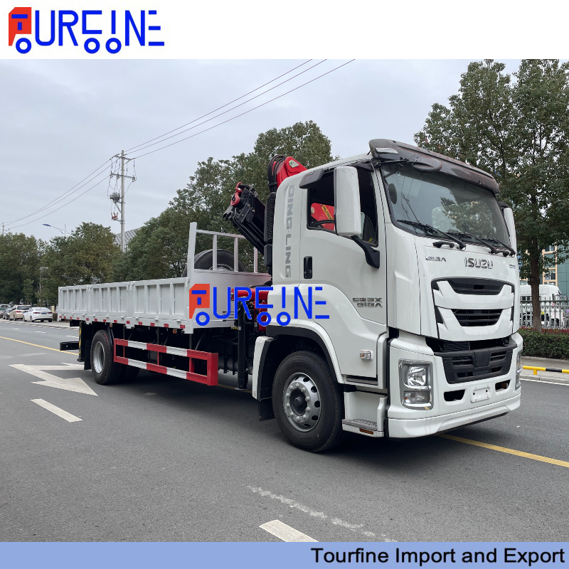 Isuzu FTR Cargo truck with 10ton with XCMG 5ton knuckle folding arm crane for sale